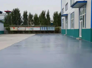 长寿彩色路面喷涂翻新的材料对冬季